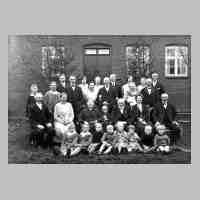 071-0059 1931 in Paterswalde Abbau am Lindendorfer Weg. Goldene Hochzeit von Johanna und Julius Schad-winkel. Im Bild mit Kindern und Enkeln.jpg